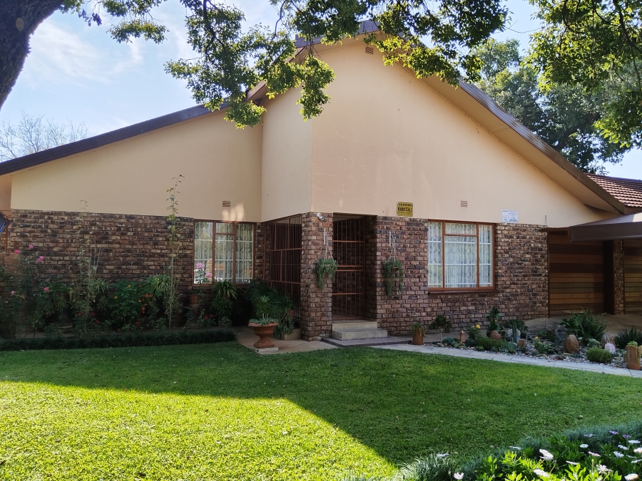 4 Bedroom Property for Sale in Jan Kempdorp Northern Cape